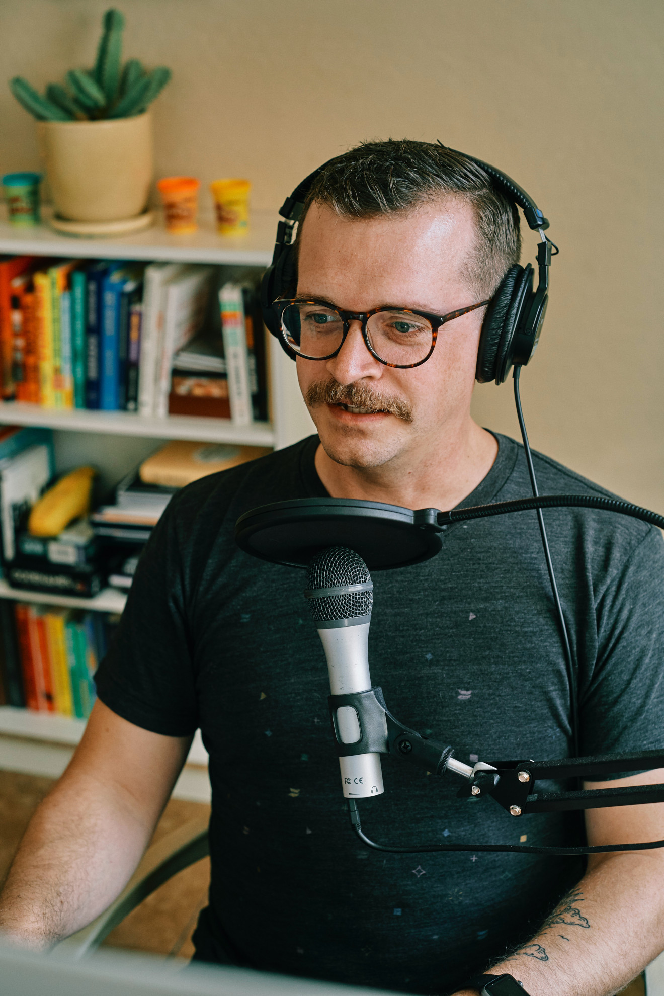 Image blog Top Podcasts Every Holiday Rental Owner Should Be Listening To.