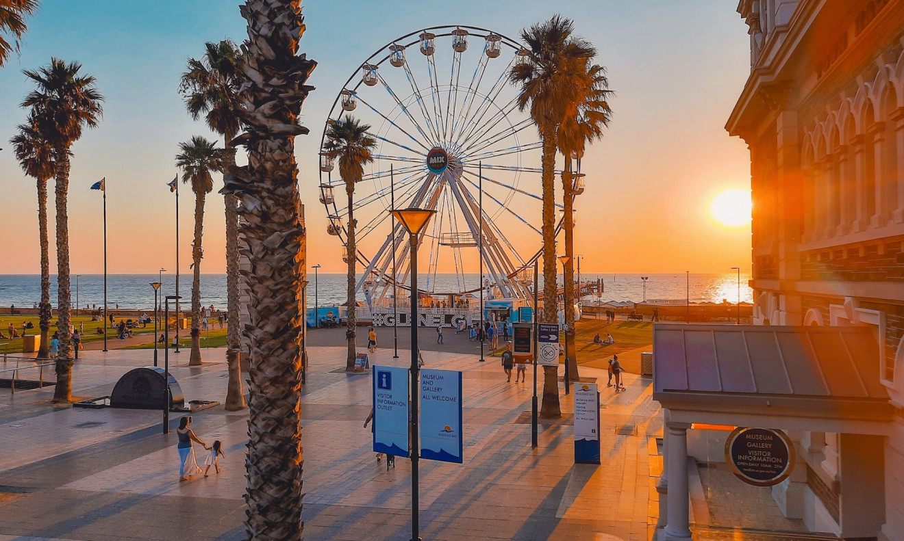 Image blog Search and Stay: Glenelg Beach, South Australia
