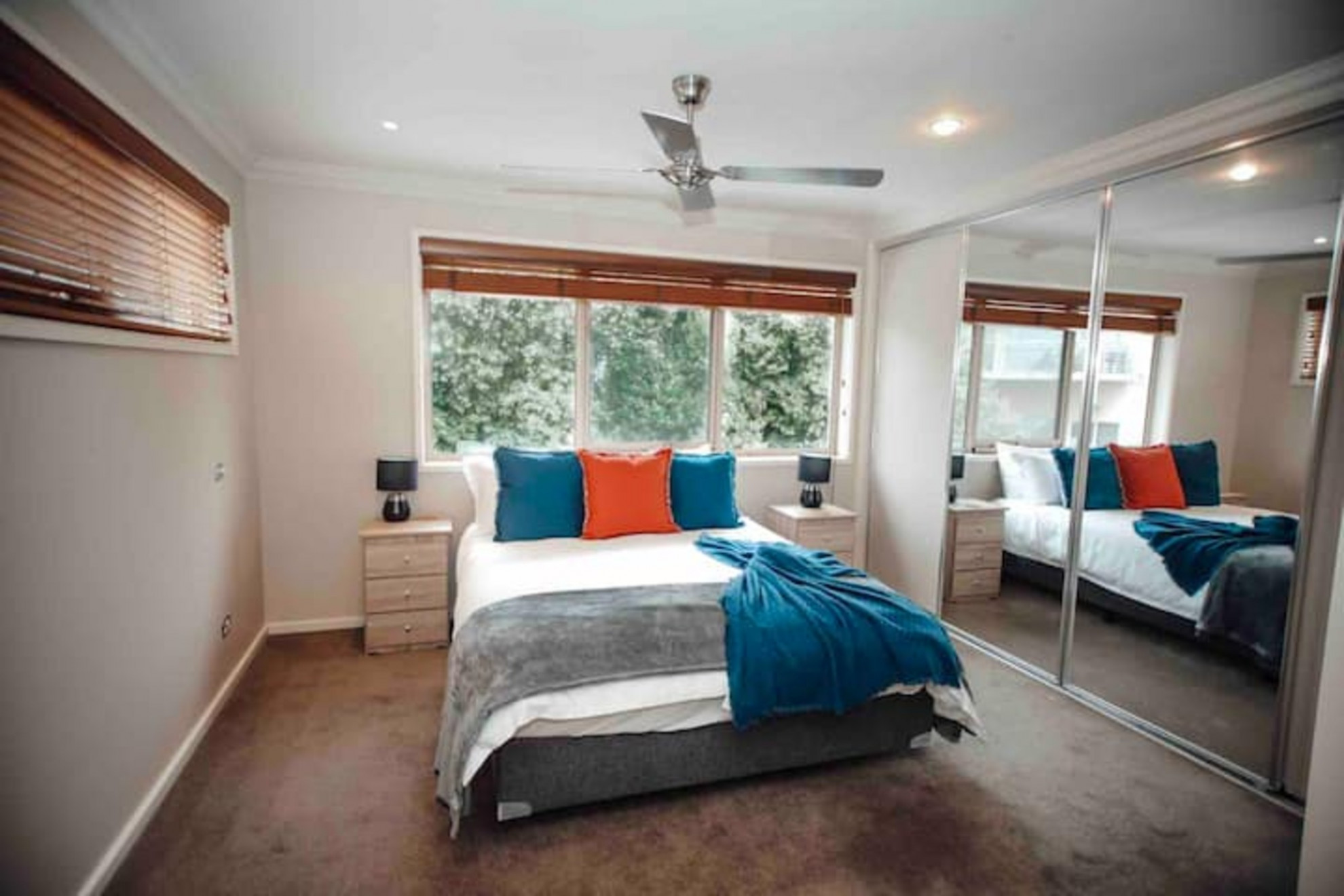 Search and Stay destination carousel image position 22