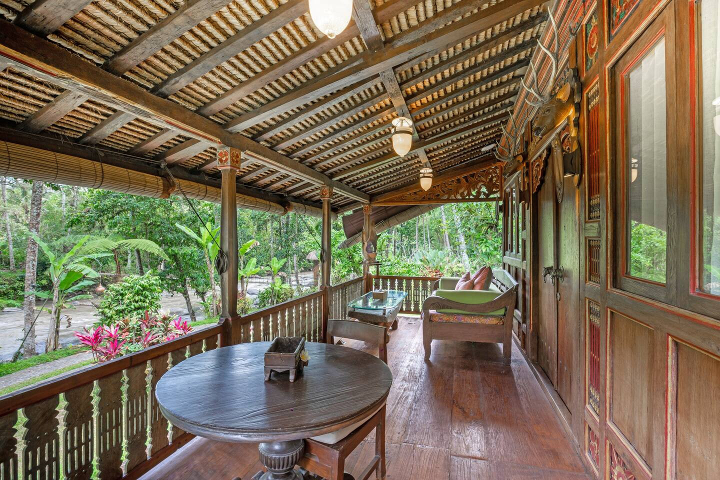 Search and Stay destination carousel image position 0