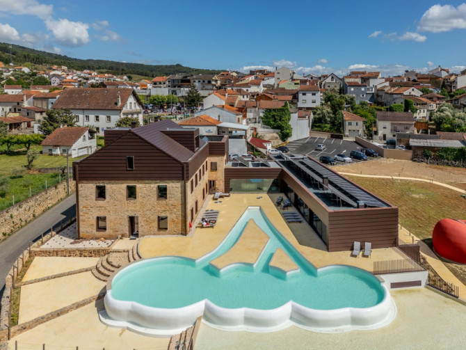 Search and Stay destination Paul, Castelo Branco - Portugal from AU$ 80. Cherry Sculpture Hotel - Cherry Room