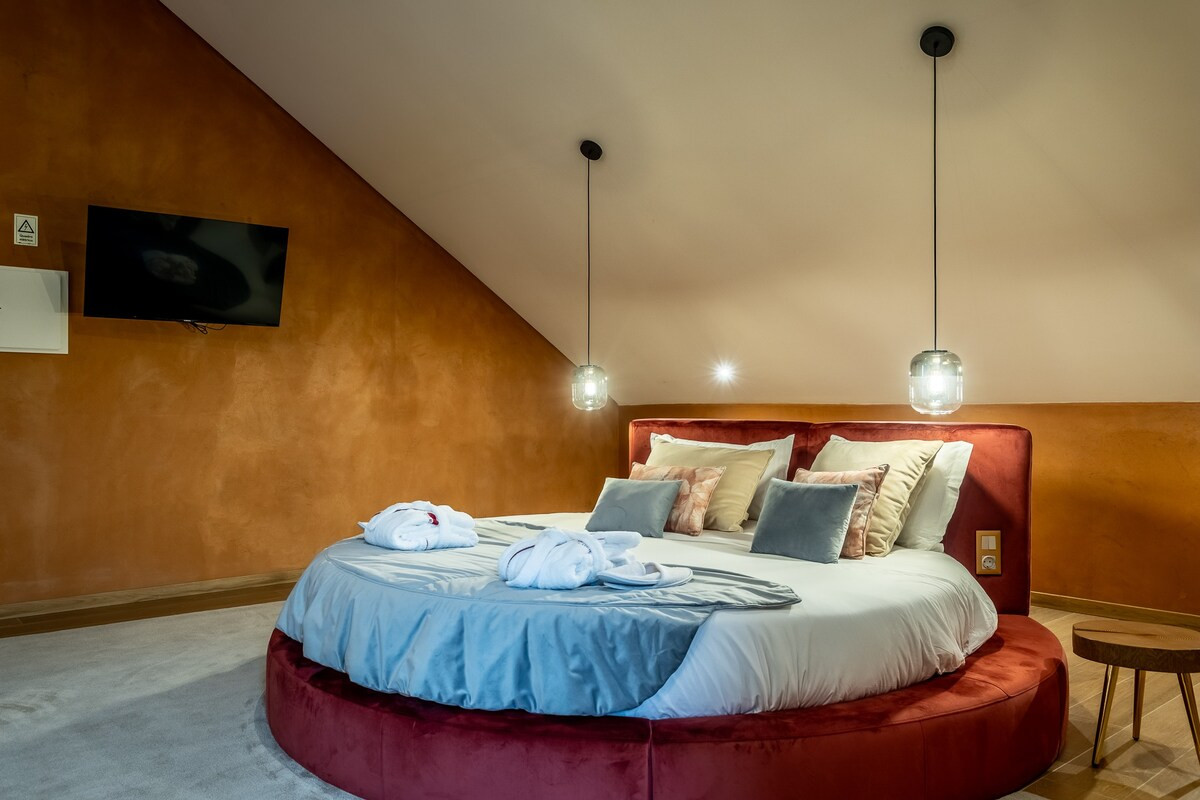 Search and Stay, undefined in undefined. Gallery position 4