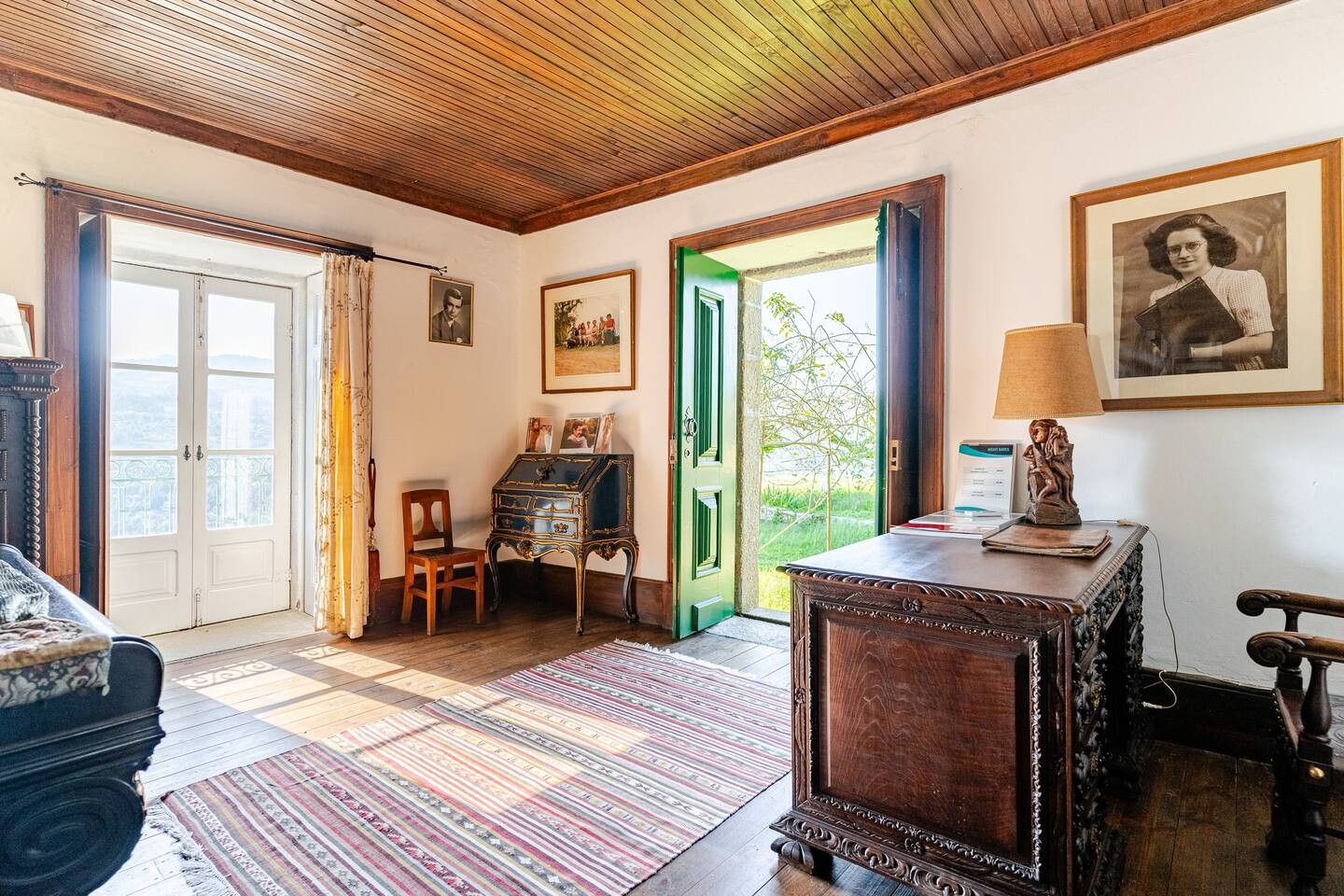 Search and Stay destination carousel image position 5