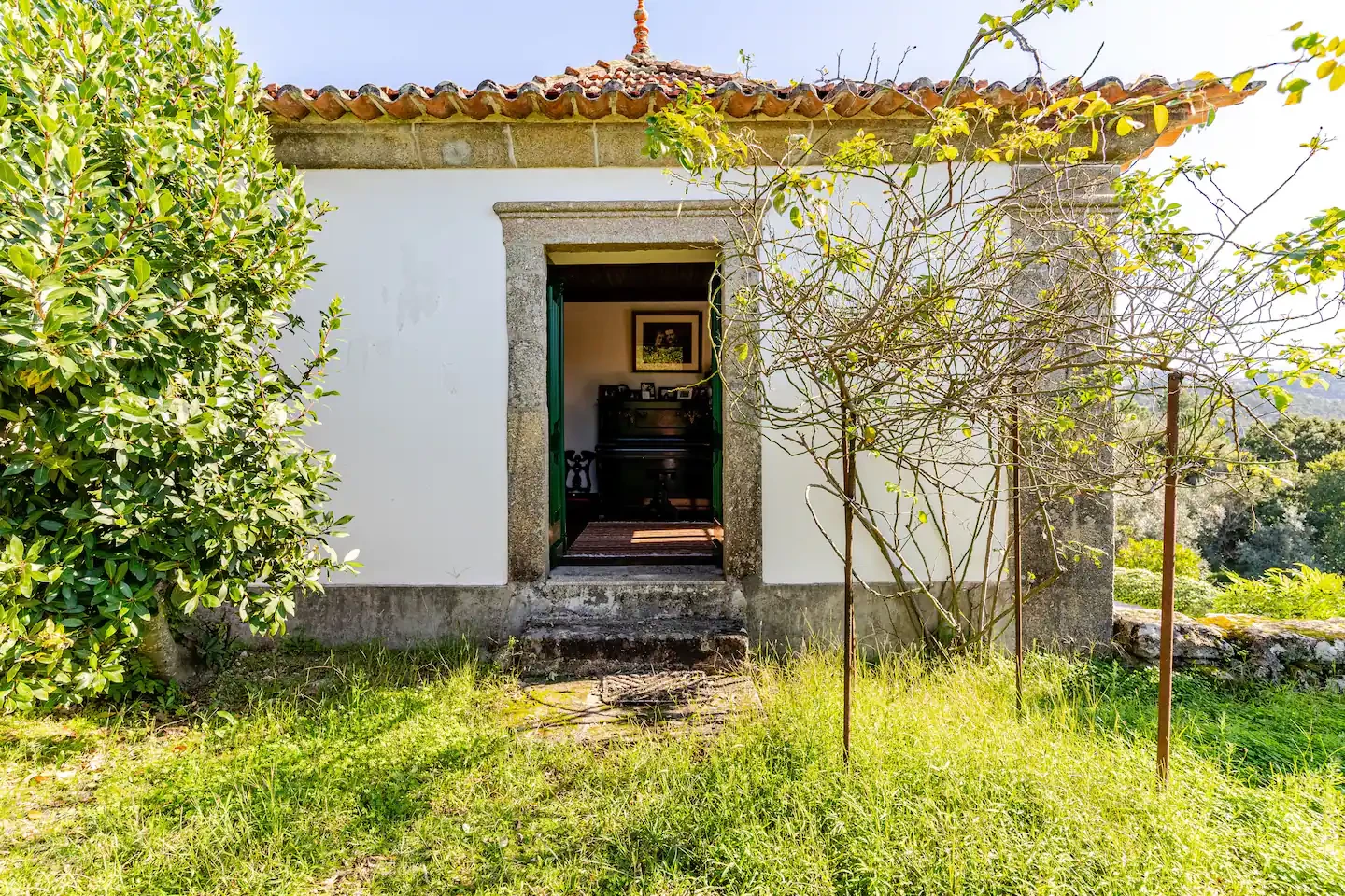 Search and Stay destination carousel image position 9