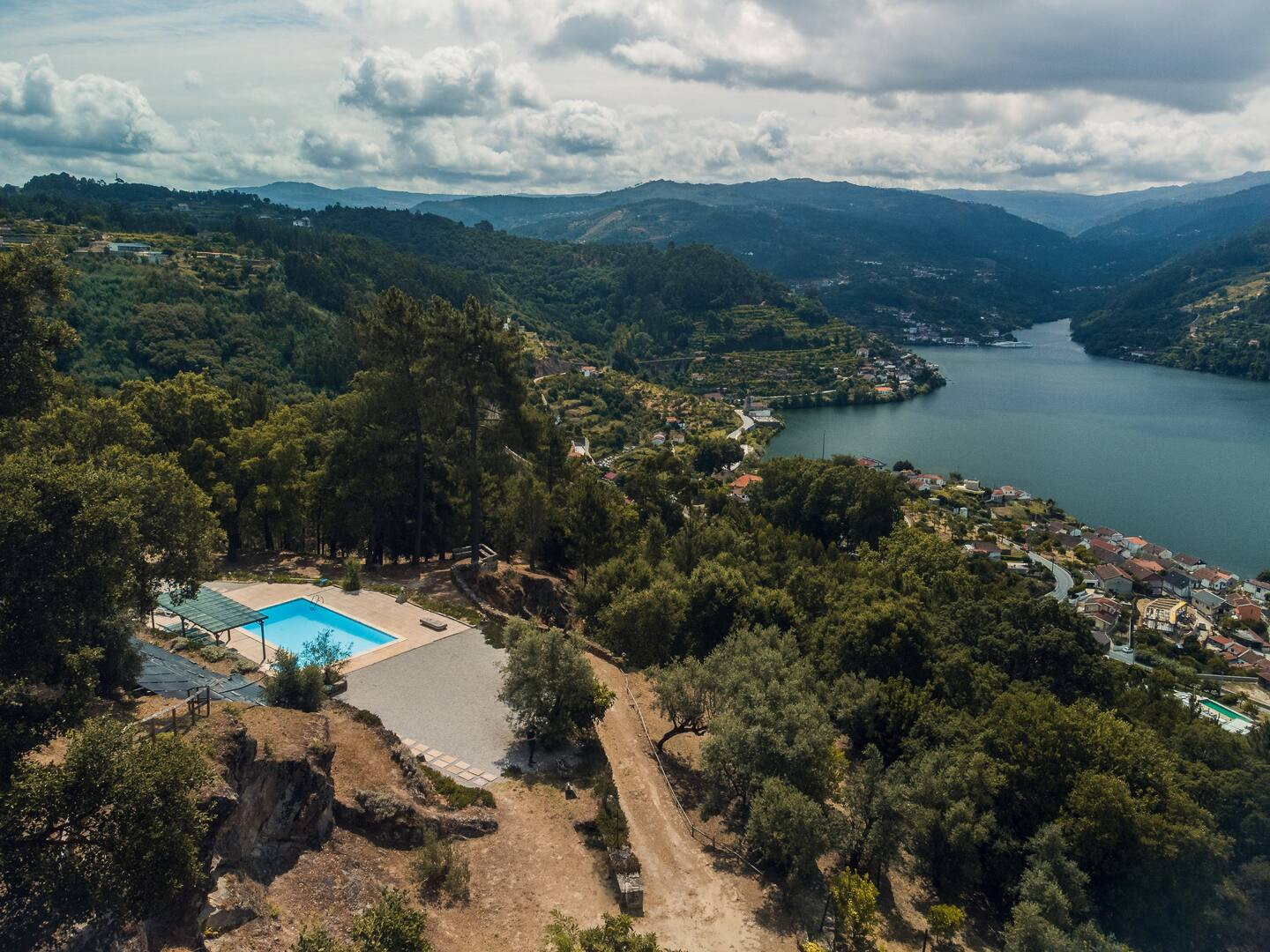 Search and Stay destination carousel image position 10