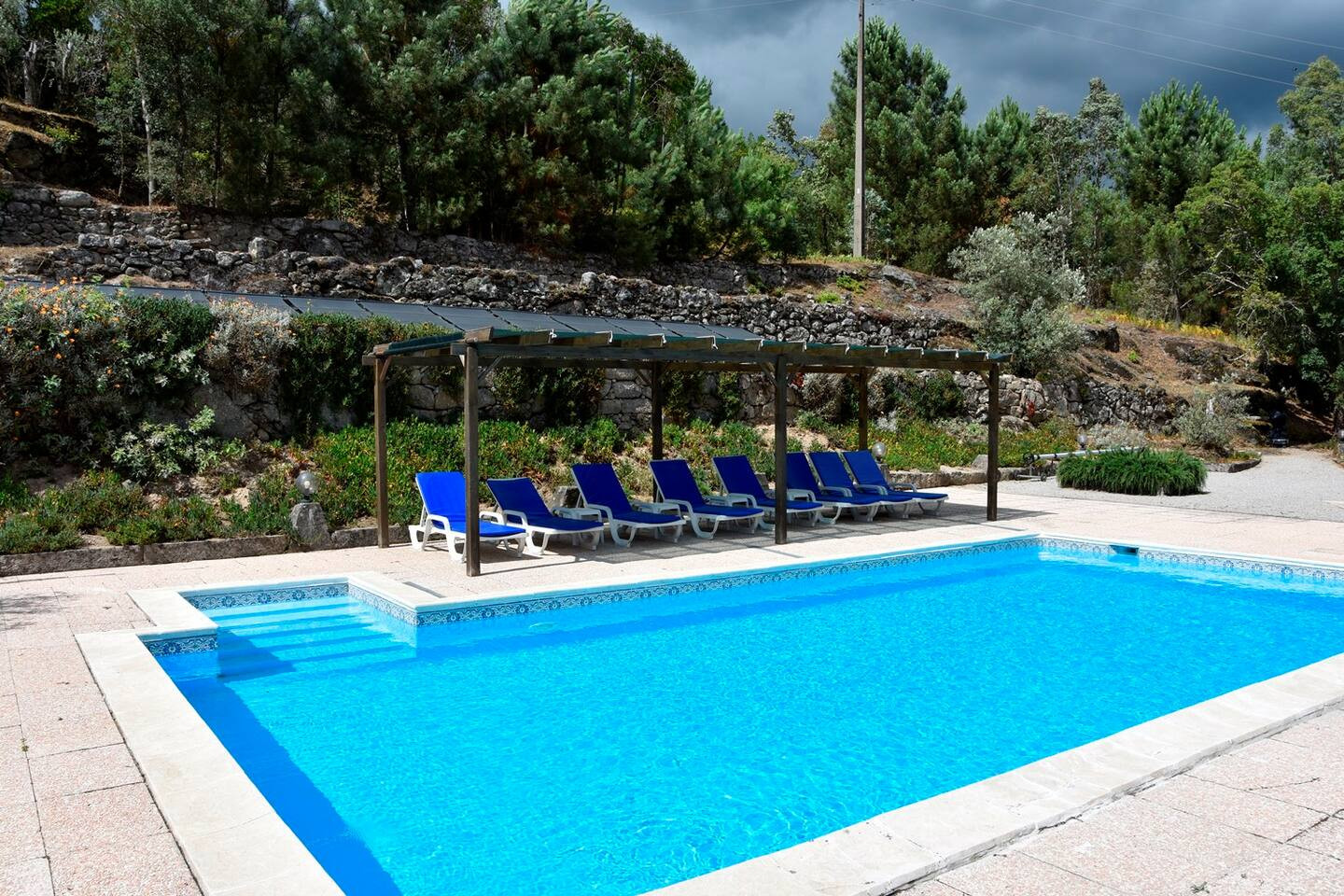 Search and Stay destination carousel image position 11