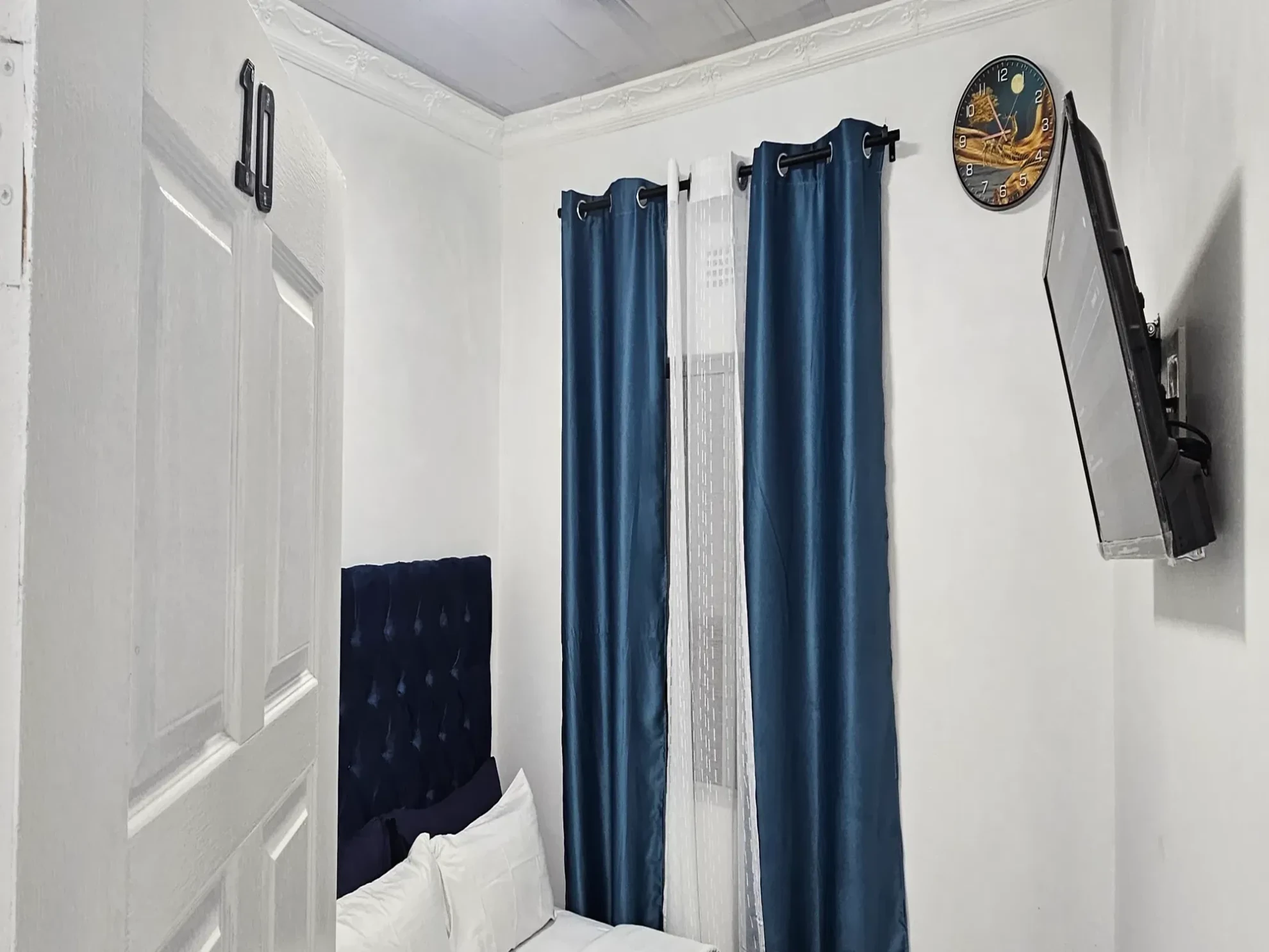 Search and Stay, undefined in undefined. Gallery position 1