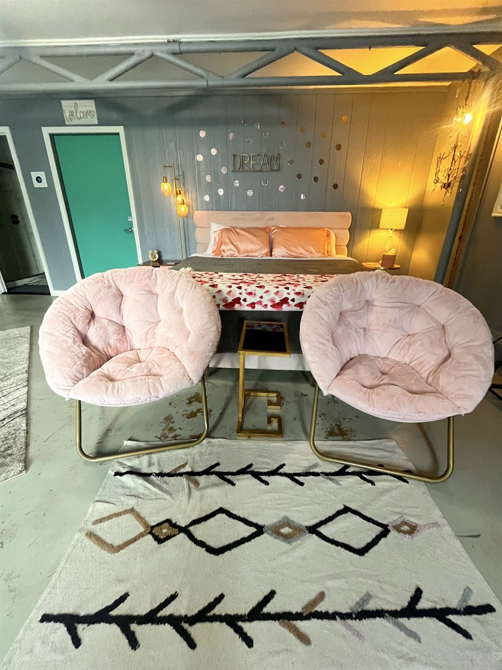 Search and Stay, undefined in undefined. Gallery position 2