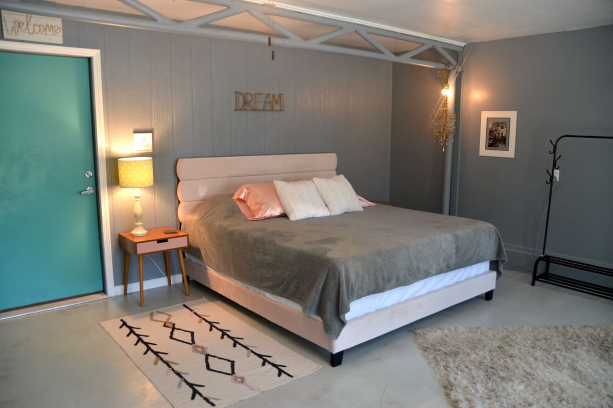 Search and Stay destination carousel image position 0