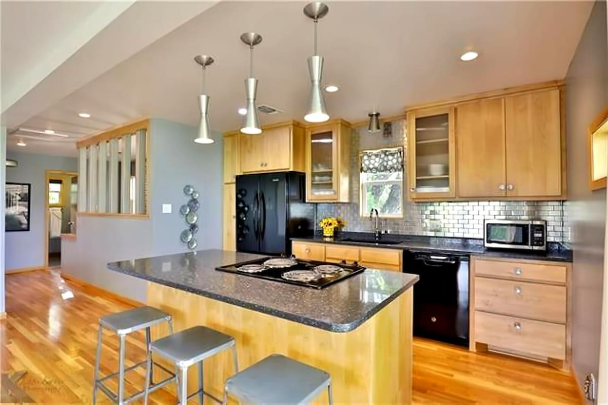 Search and Stay, undefined in undefined. Gallery position 3