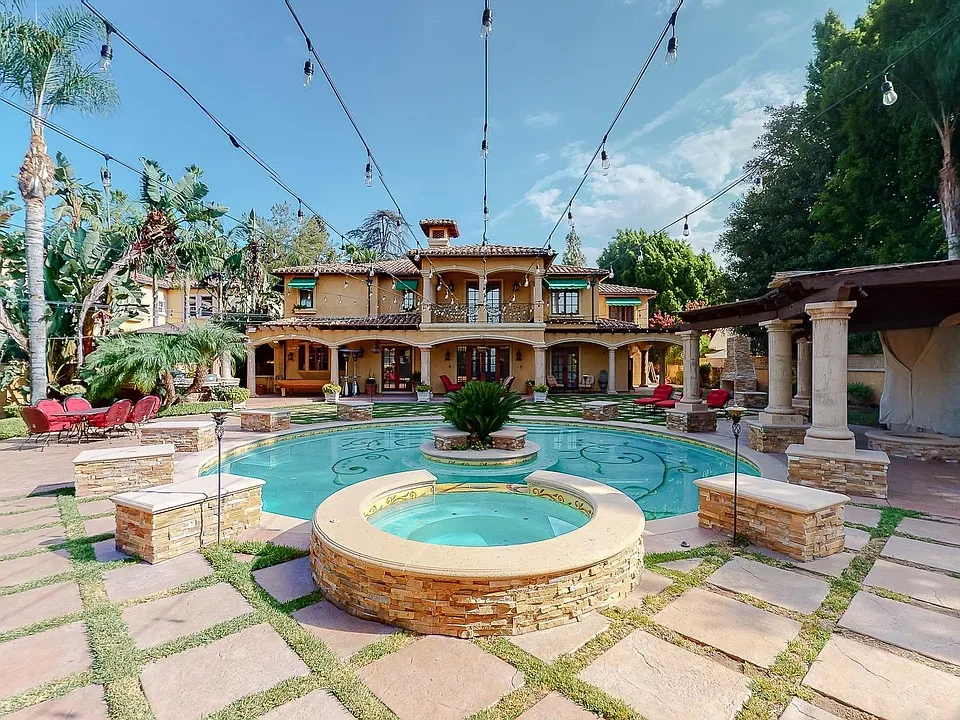 Search and Stay Destinations. Vacation Rentals in Van Nuys, Los Angeles County - California - United States