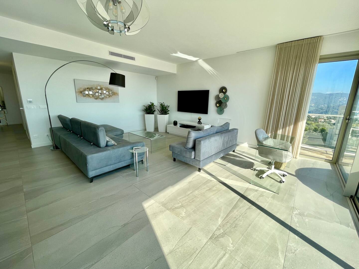 Search and Stay, undefined in undefined. Gallery position 1