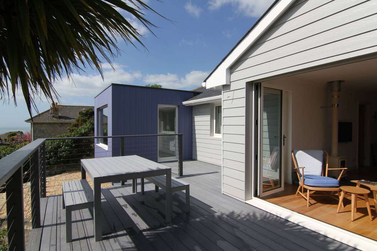 Search and Stay Destinations. Cottage Accommodation in Isle of Wight, England - United Kingdom