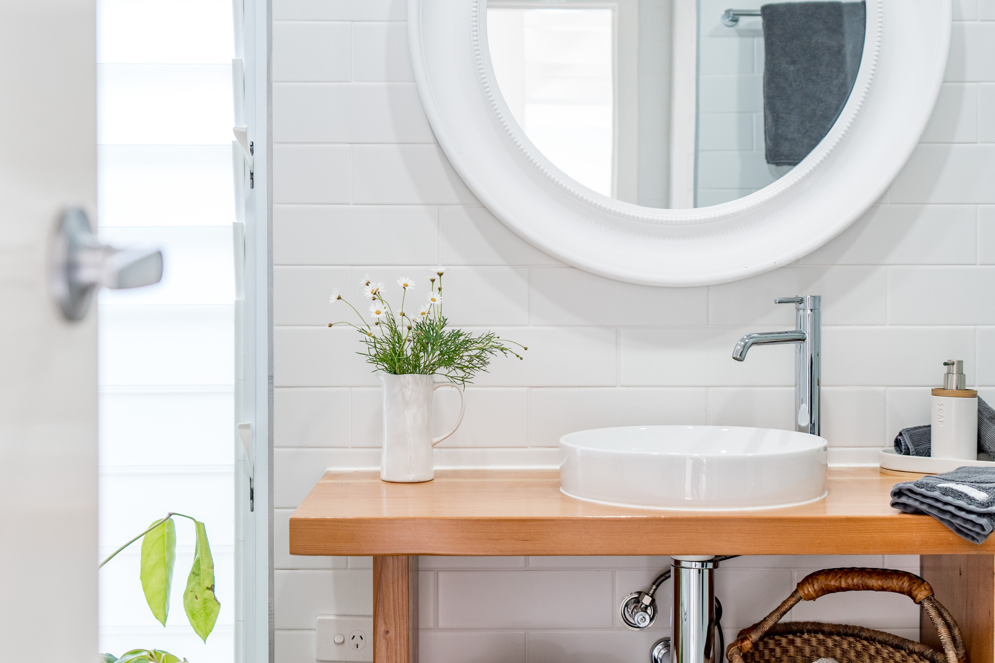 Search and Stay, undefined in undefined. Gallery position 2