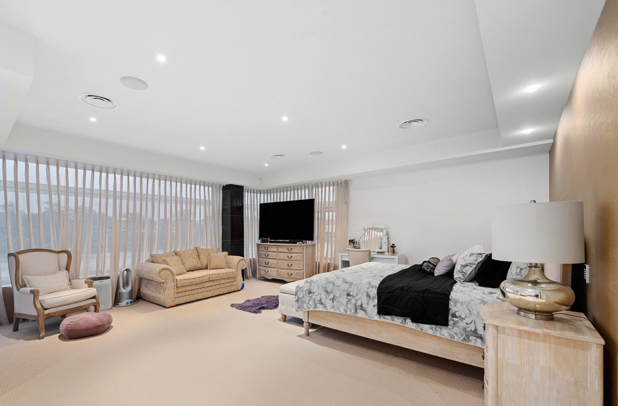 Search and Stay, undefined in undefined. Gallery position 2