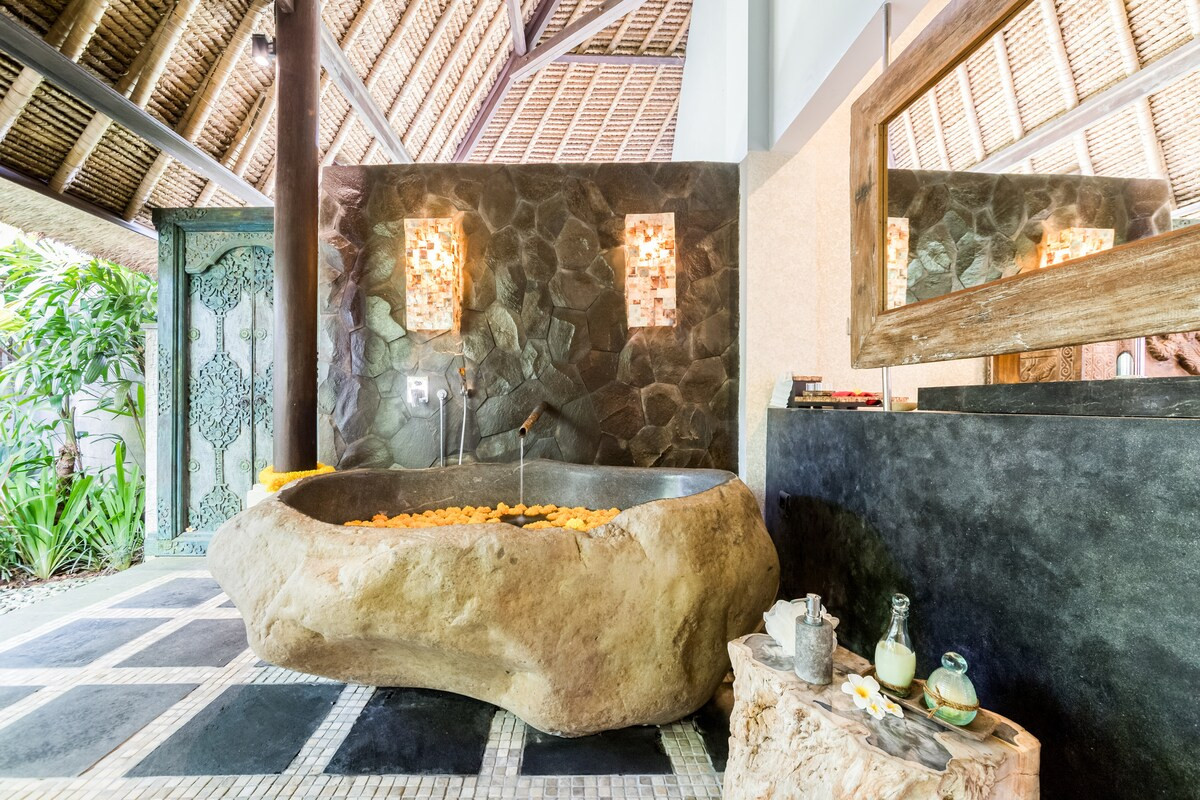 Search and Stay, undefined in undefined. Gallery position 1