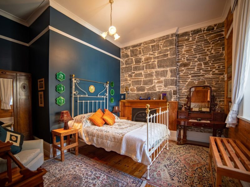 Search and Stay destination carousel image position 0