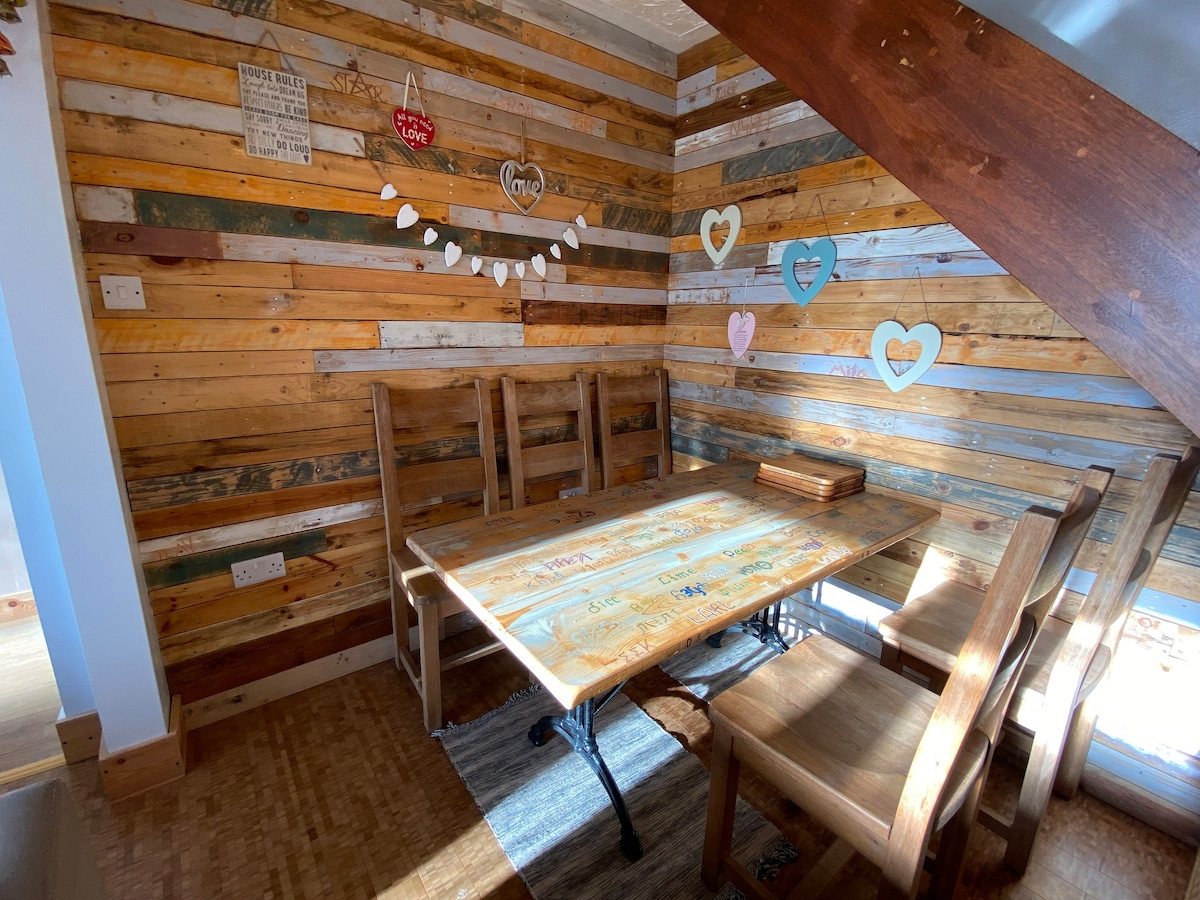 Search and Stay, undefined in undefined. Gallery position 1