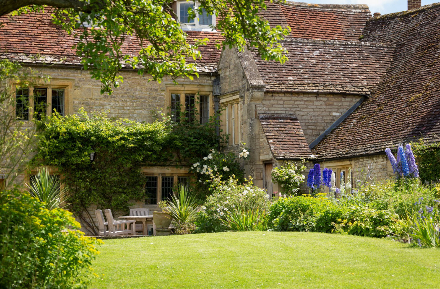 Search and Stay, undefined in undefined. Gallery position 2