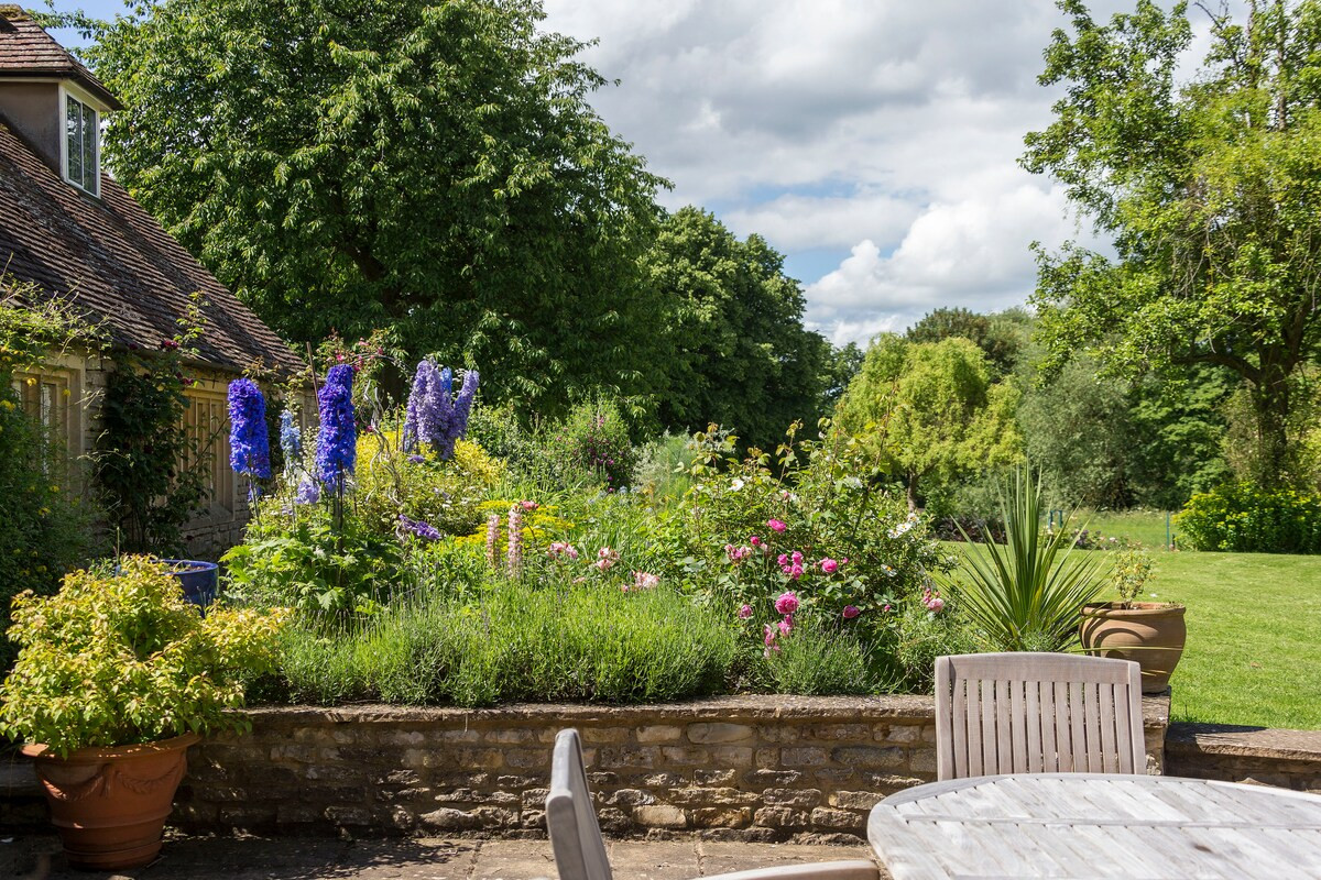 Search and Stay, undefined in undefined. Gallery position 4