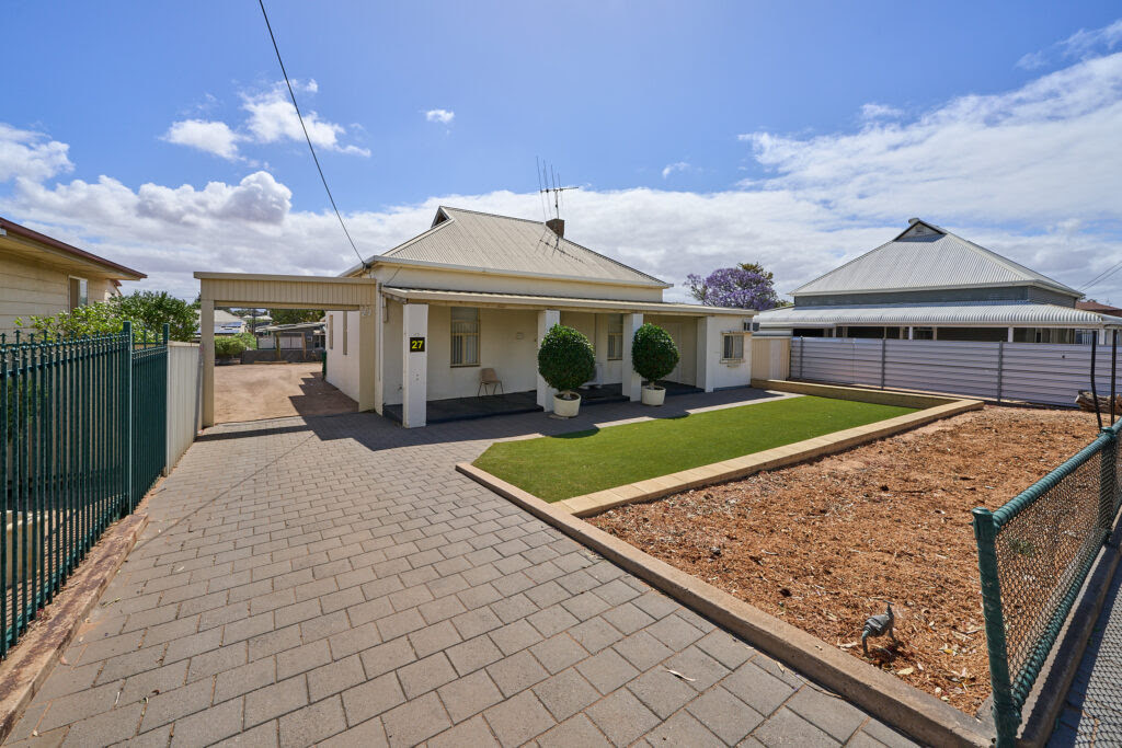 Search and Stay destination carousel image position 0