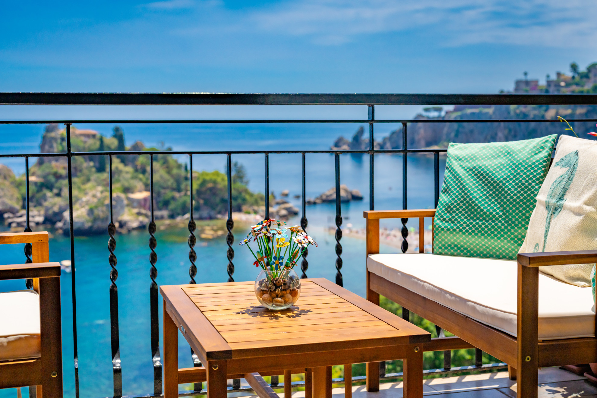 Search and Stay destination carousel image position 0