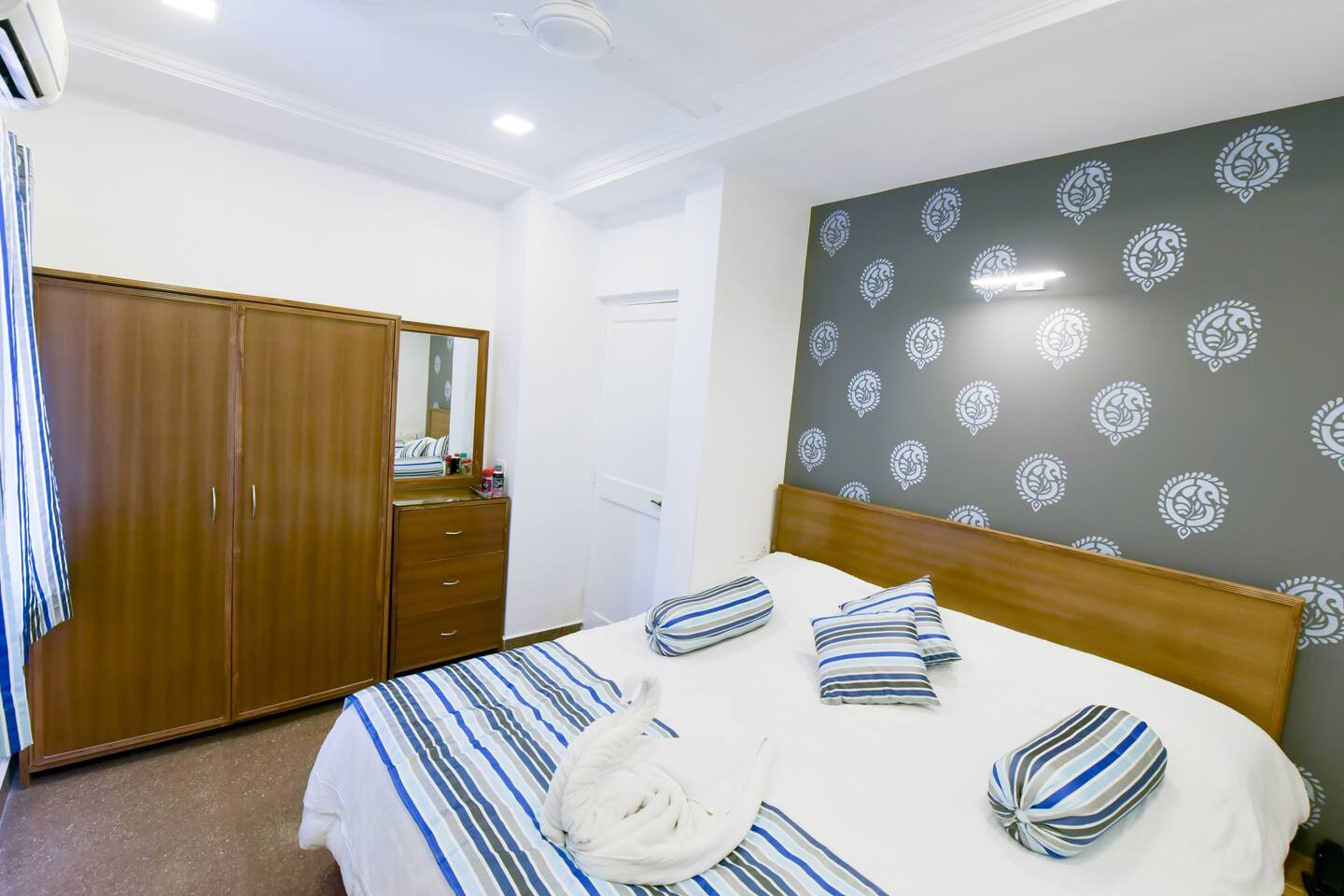 Search and Stay, undefined in undefined. Gallery position 0