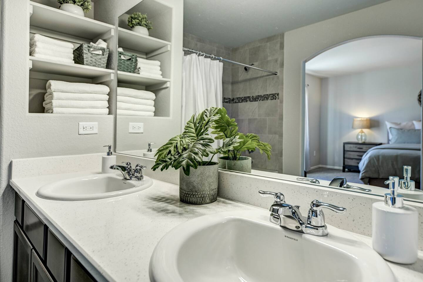 Search and Stay, undefined in undefined. Gallery position 1