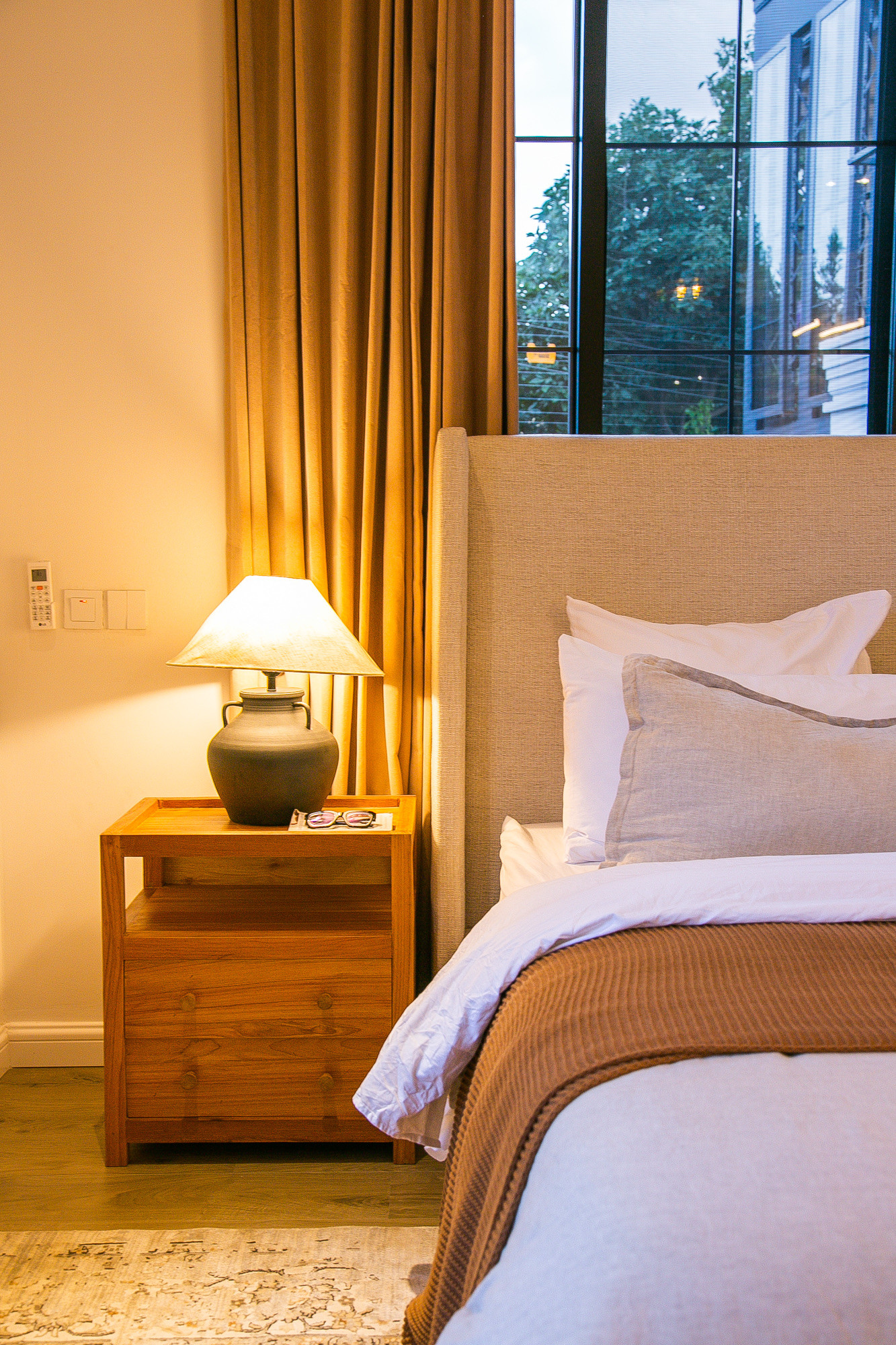 Search and Stay, undefined in undefined. Gallery position 1