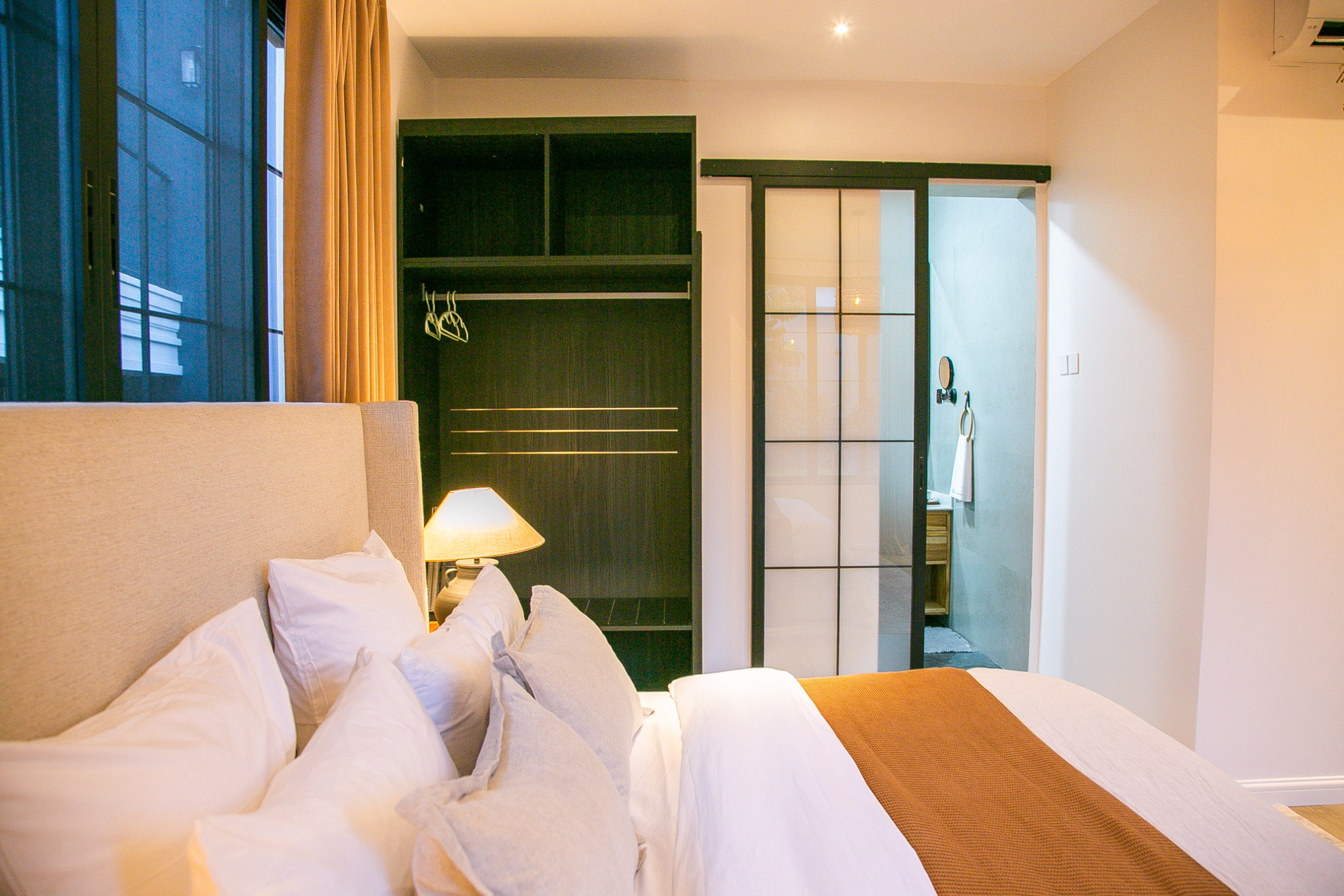 Search and Stay, undefined in undefined. Gallery position 3