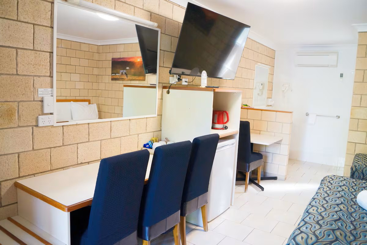 Search and Stay, undefined in undefined. Gallery position 1