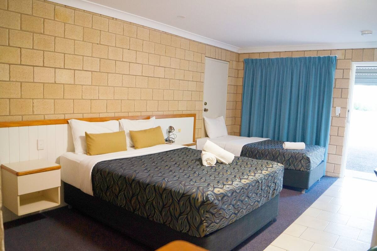 Search and Stay, undefined in undefined. Gallery position 0