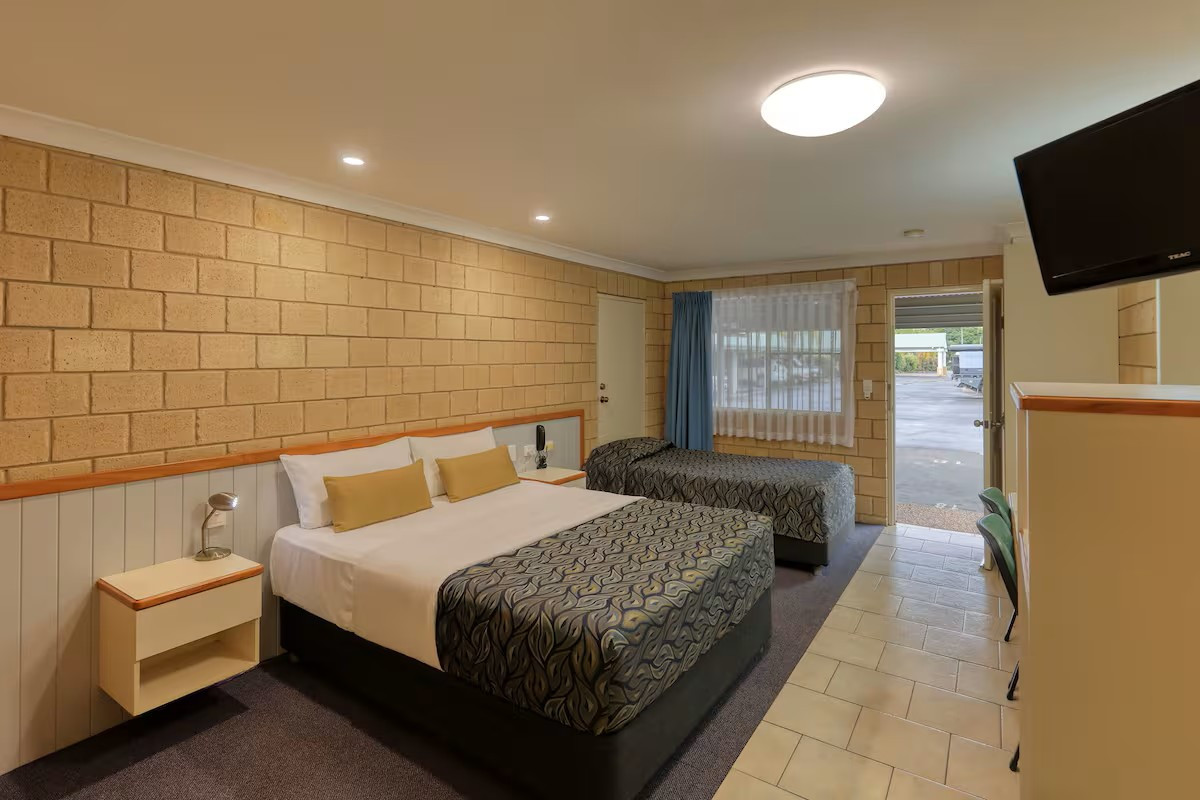 Search and Stay destination carousel image position 0