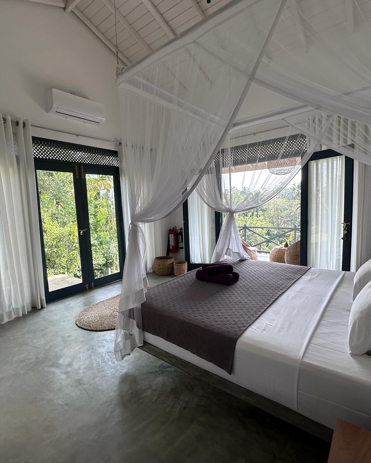 Search and Stay destination carousel image position 0