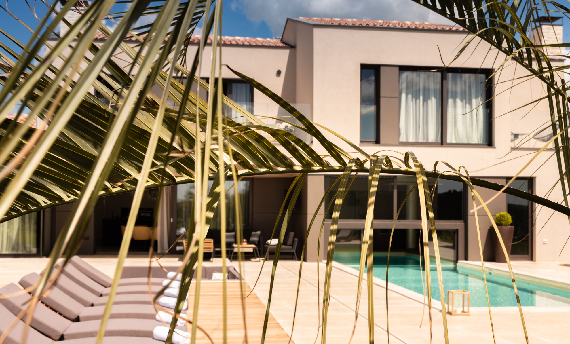 Search and Stay destination carousel image position 0