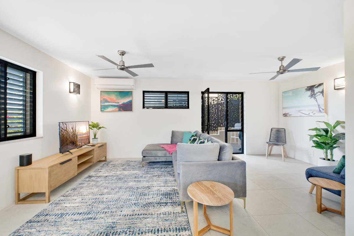 Search and Stay, undefined in undefined. Gallery position 1