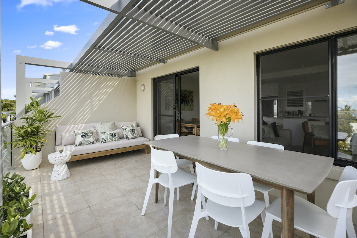 Search and Stay, undefined in undefined. Gallery position 1