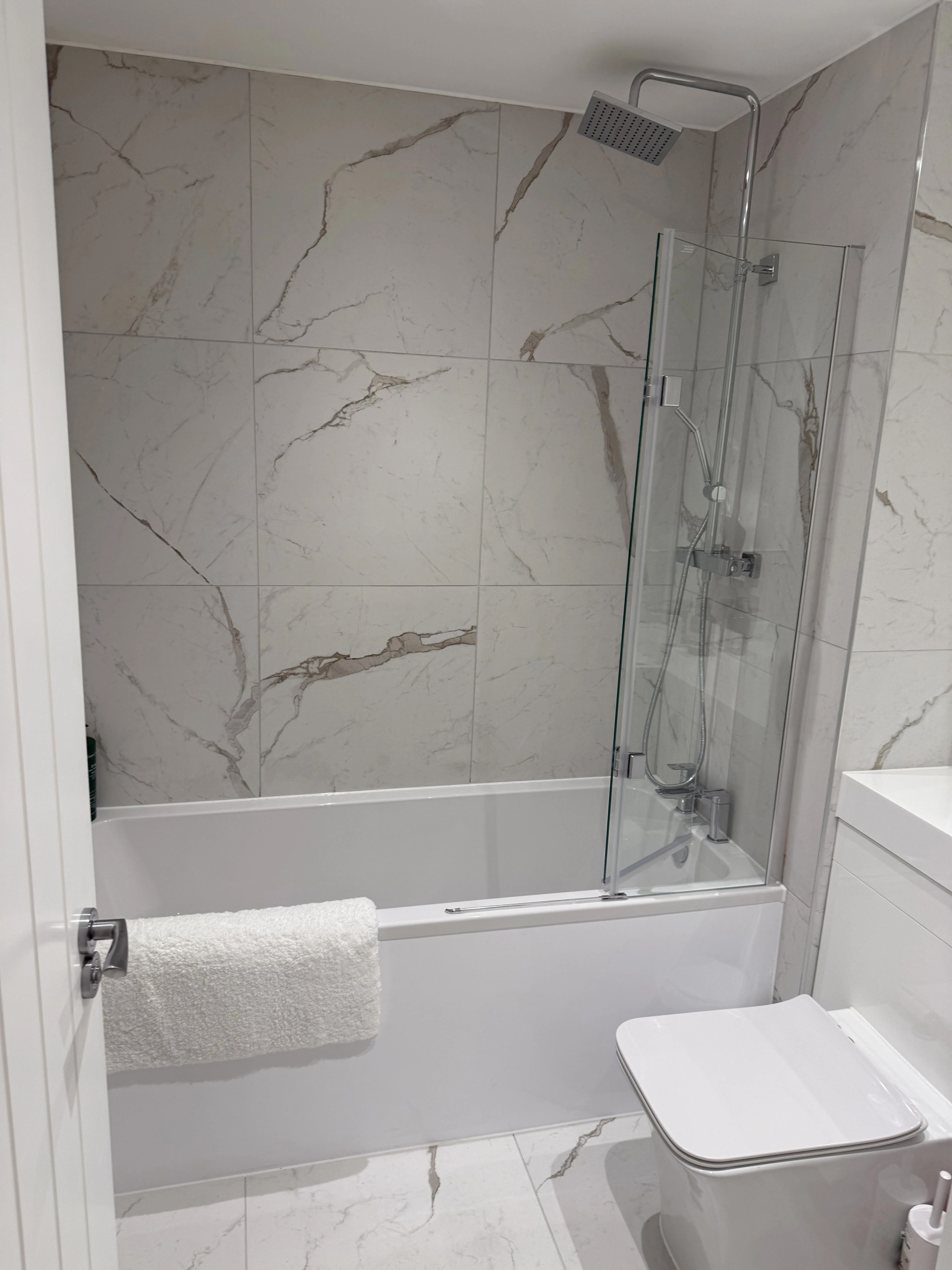 The Cosy Quayside Apartment - Two bedroom/Parking in Trinity Point Building DA11 0FD - Property image 25 - VivreStays