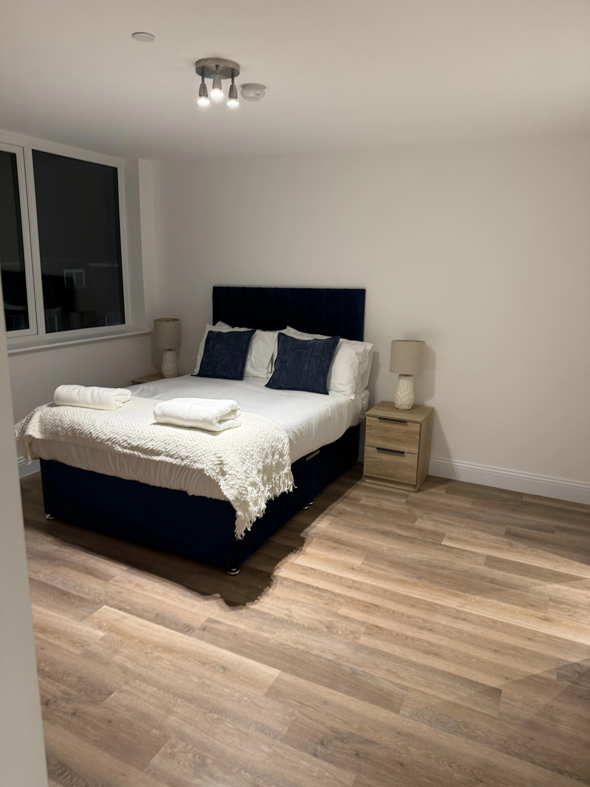 The Cosy Quayside Apartment - Two bedroom/Parking in Trinity Point Building DA11 0FD - Property image 28 - VivreStays