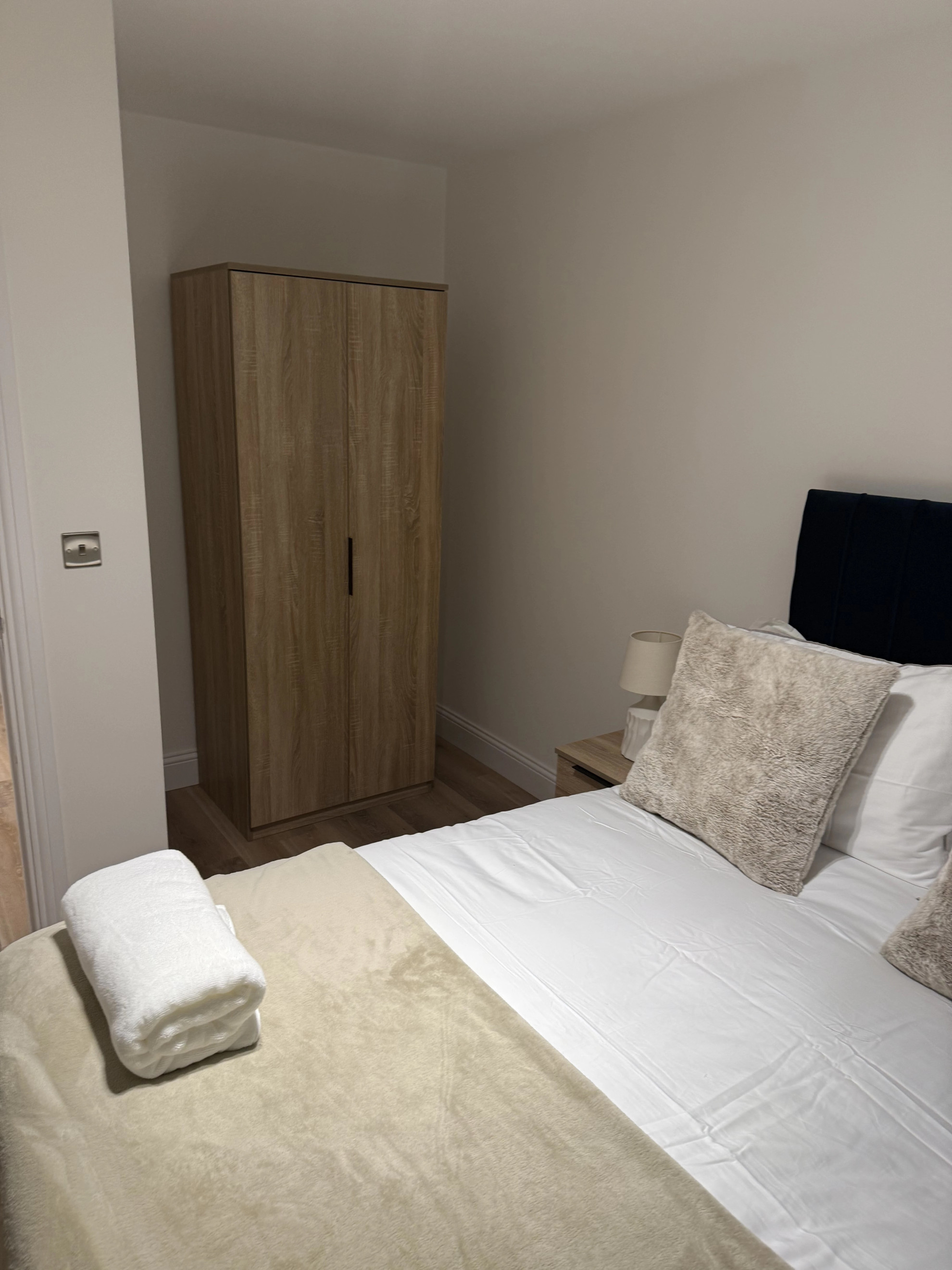 The Cosy Quayside Apartment - Two bedroom/Parking in Trinity Point Building DA11 0FD - Property image 37 - VivreStays
