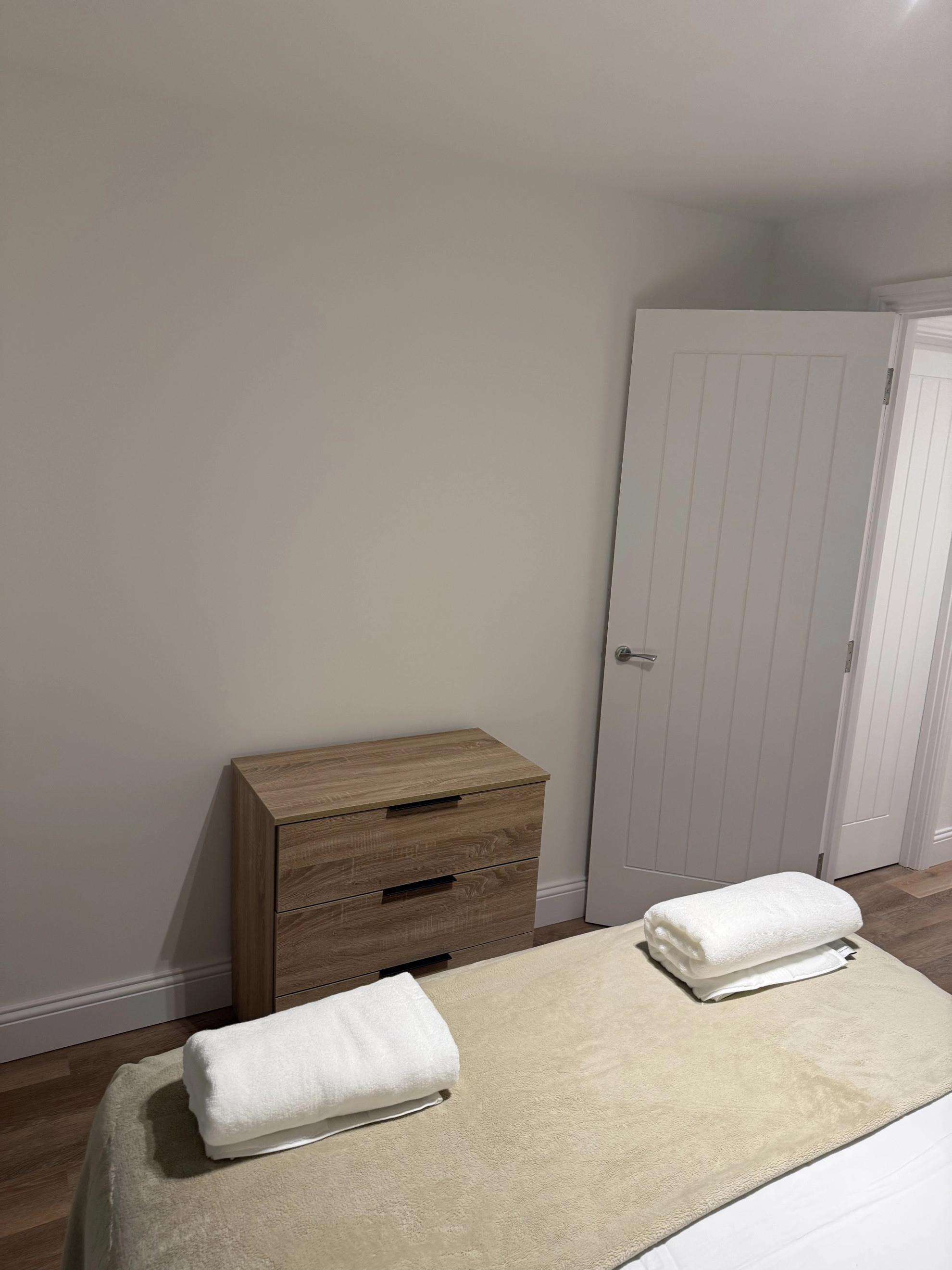 The Cosy Quayside Apartment - Two bedroom/Parking in Trinity Point Building DA11 0FD - Property image 38 - VivreStays