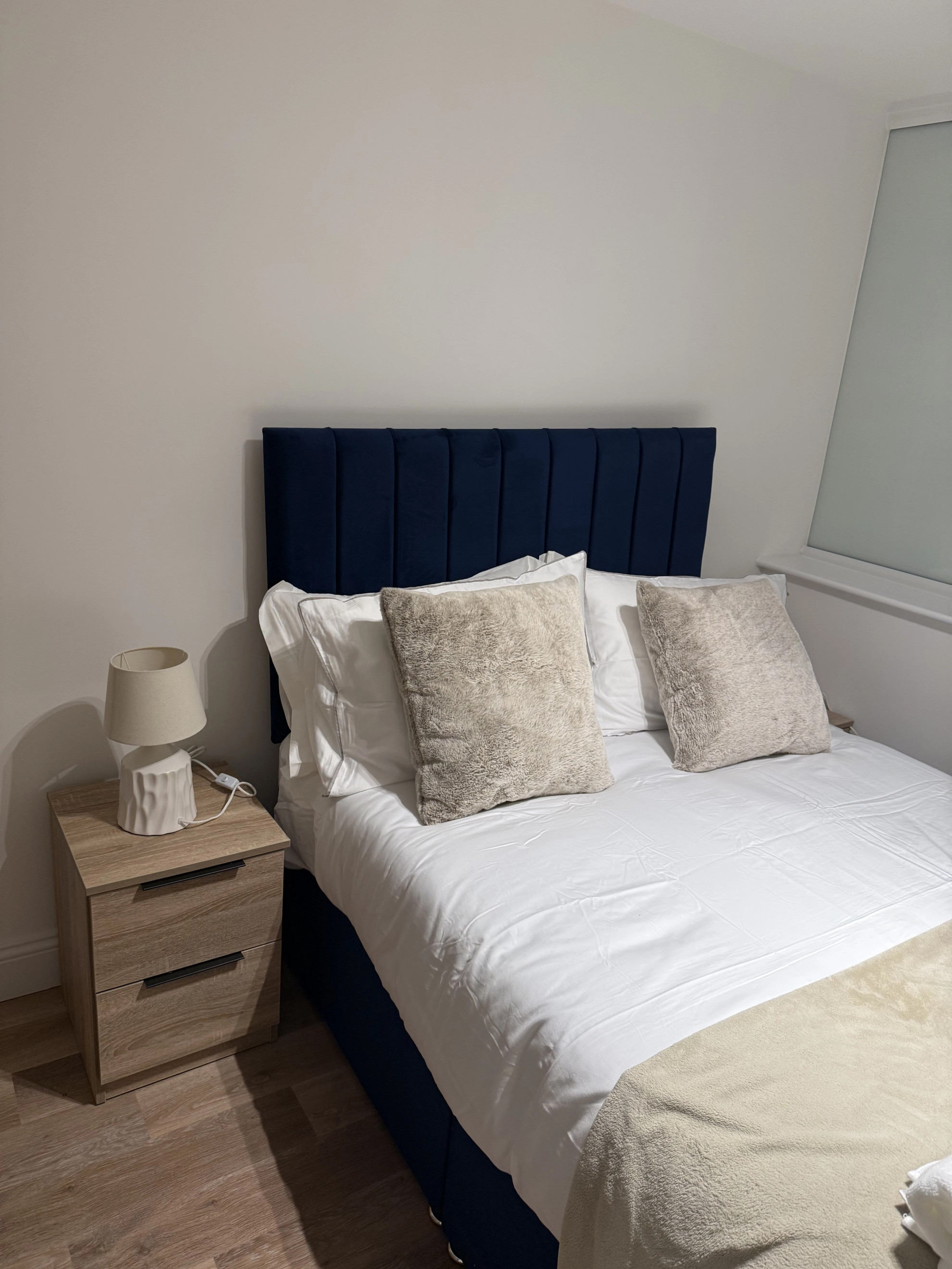The Cosy Quayside Apartment - Two bedroom/Parking in Trinity Point Building DA11 0FD - Property image 41 - VivreStays