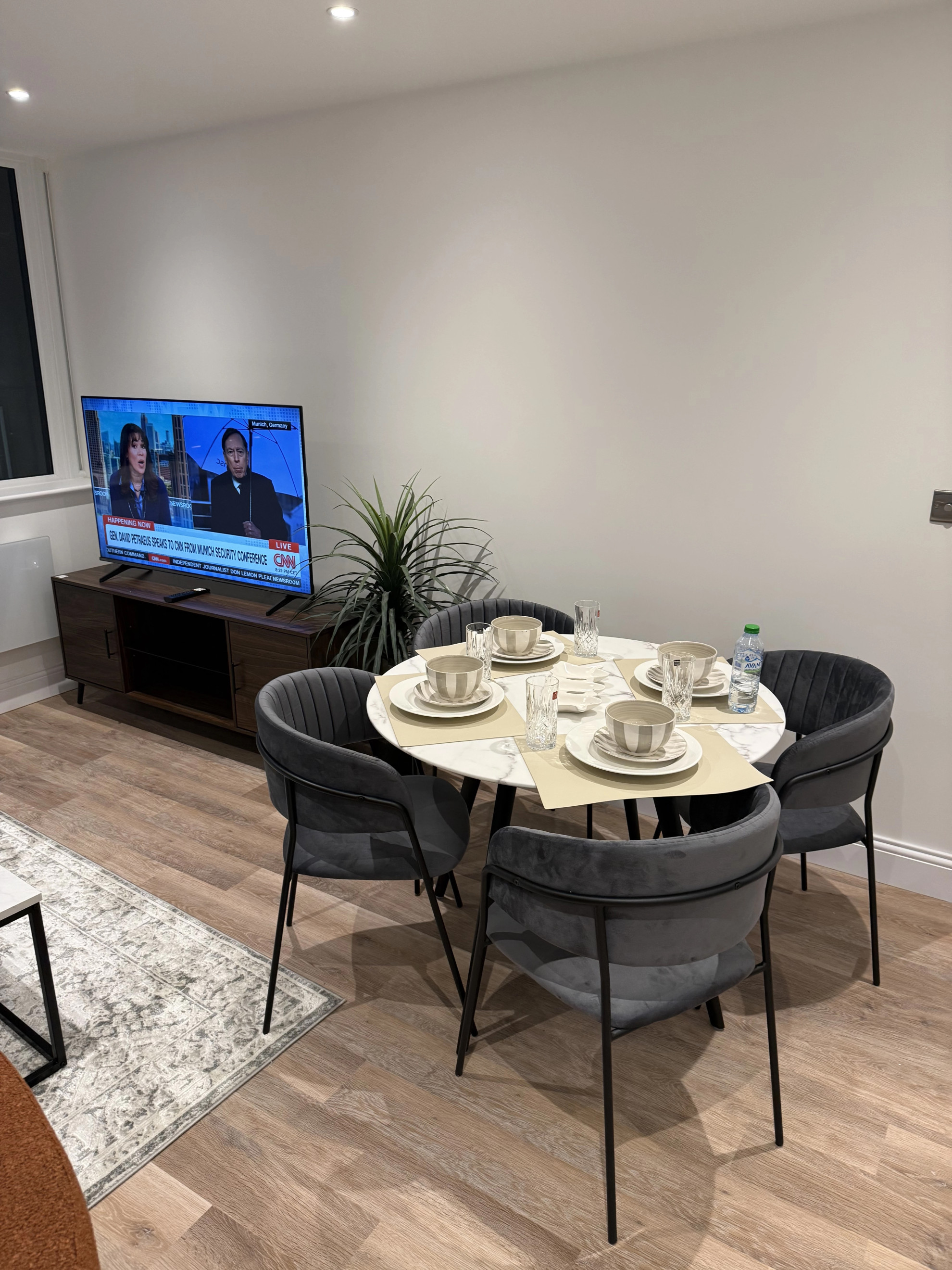The Cosy Quayside Apartment - Two bedroom/Parking in Trinity Point Building DA11 0FD - Property image 46 - VivreStays