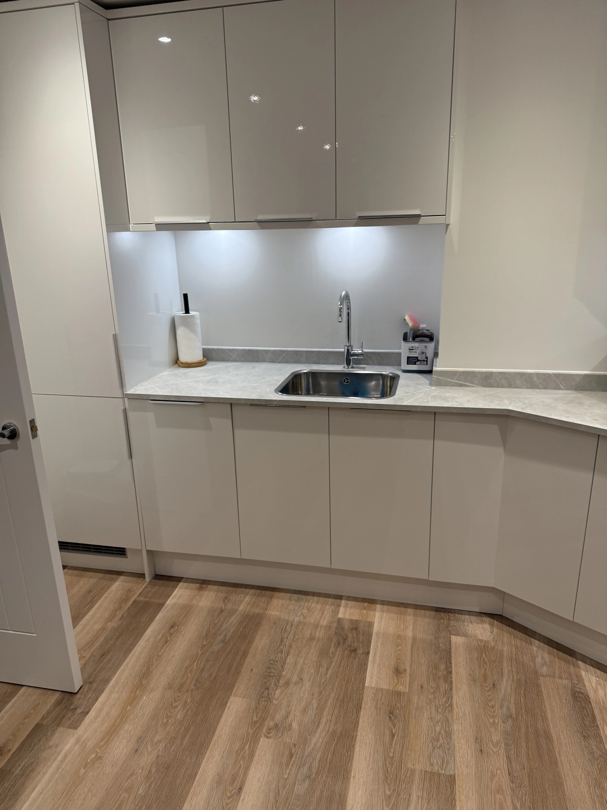 The Cosy Quayside Apartment - Two bedroom/Parking in Trinity Point Building DA11 0FD - Property image 49 - VivreStays