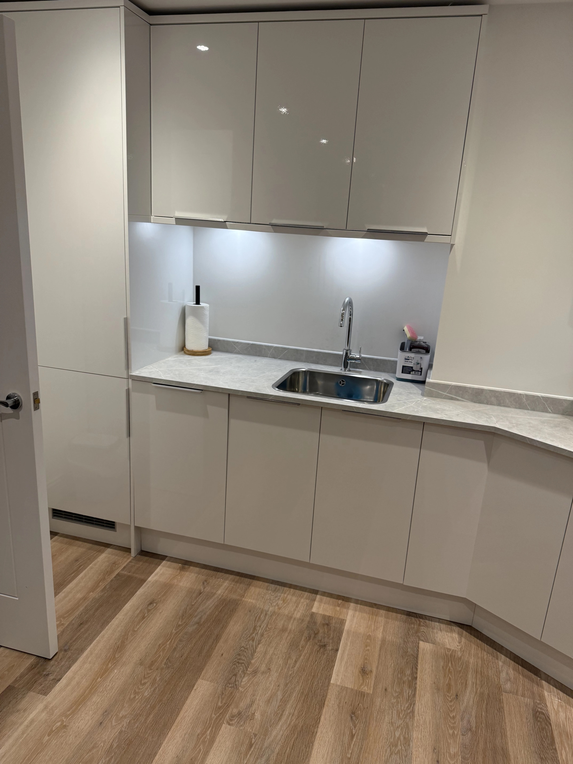 The Cosy Quayside Apartment - Two bedroom/Parking in Trinity Point Building DA11 0FD - Property image 50 - VivreStays