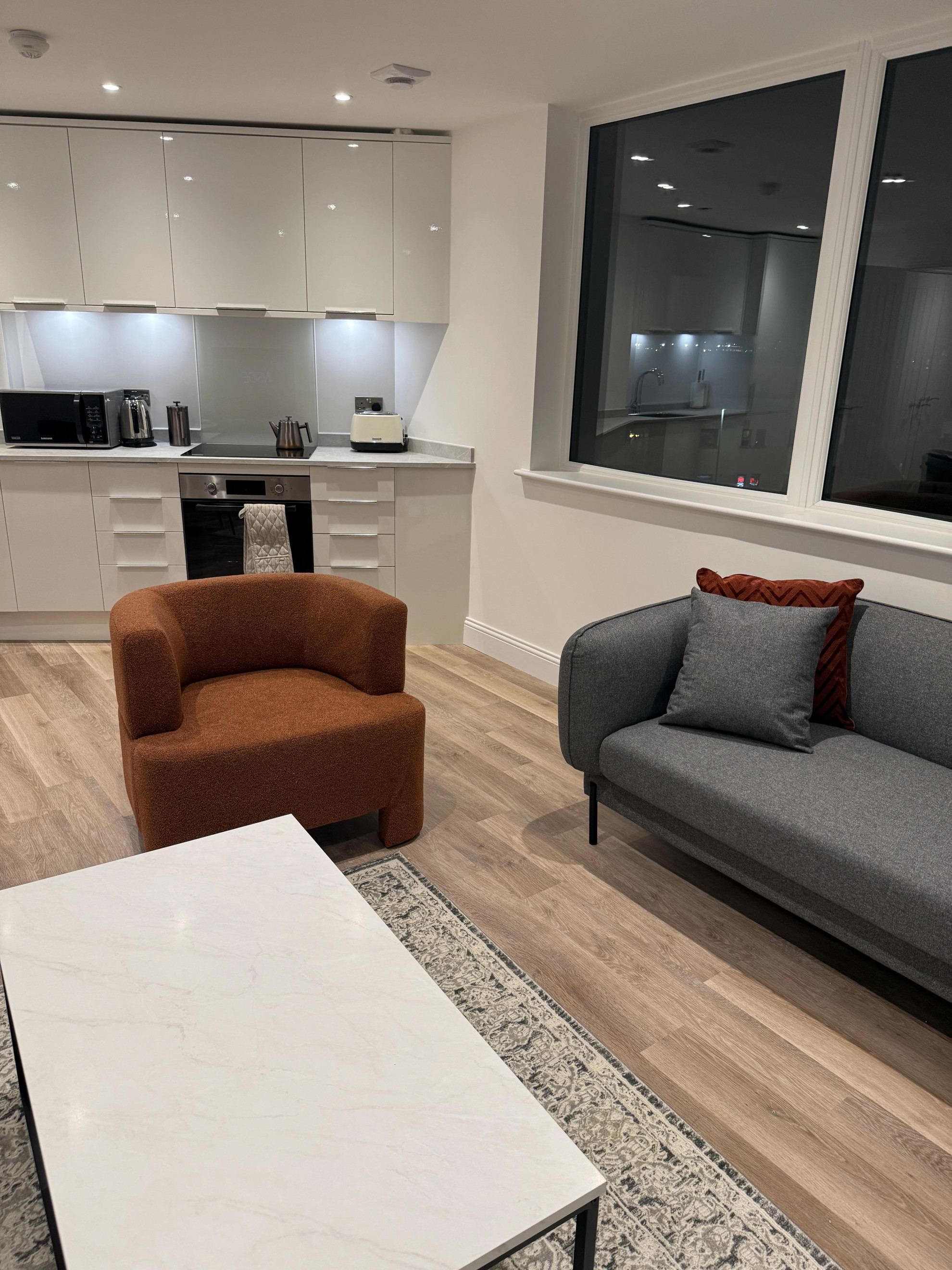 The Cosy Quayside Apartment - Two bedroom/Parking in Trinity Point Building DA11 0FD - Property image 62 - VivreStays