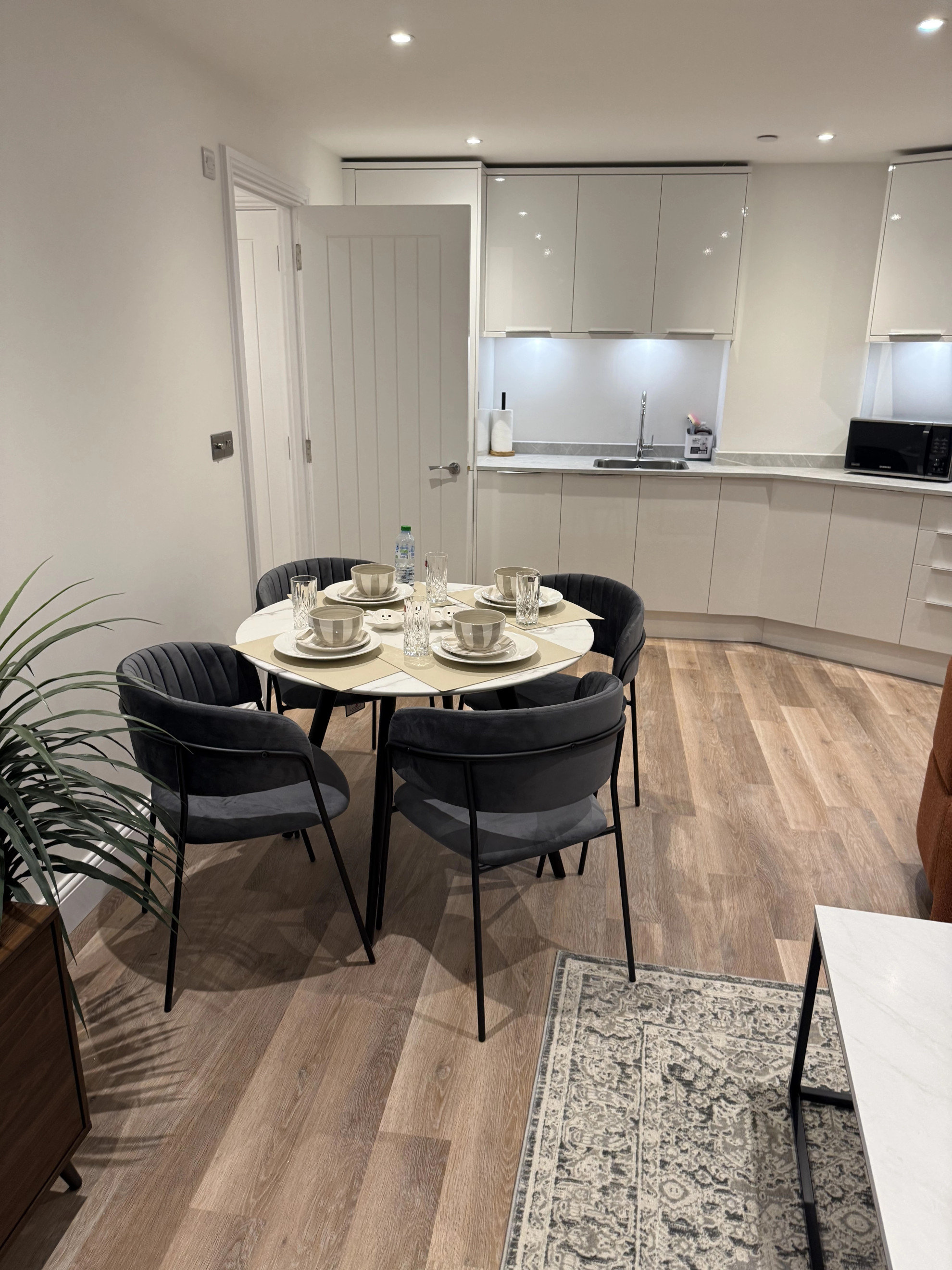 The Cosy Quayside Apartment - Two bedroom/Parking in Trinity Point Building DA11 0FD - Property image 63 - VivreStays
