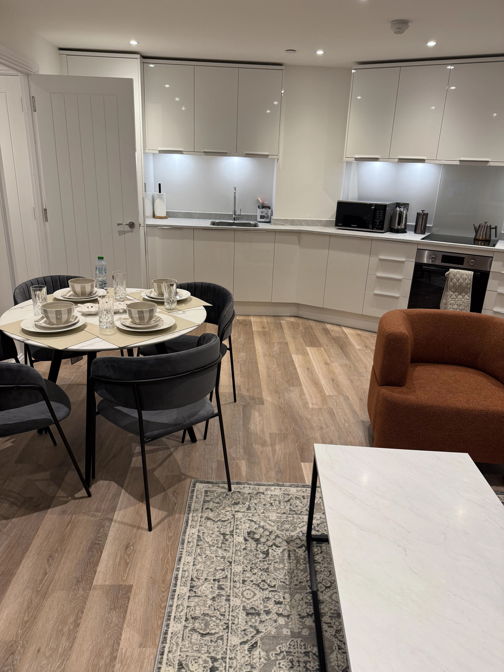 The Cosy Quayside Apartment - Two bedroom/Parking in Trinity Point Building DA11 0FD - Property image 64 - VivreStays