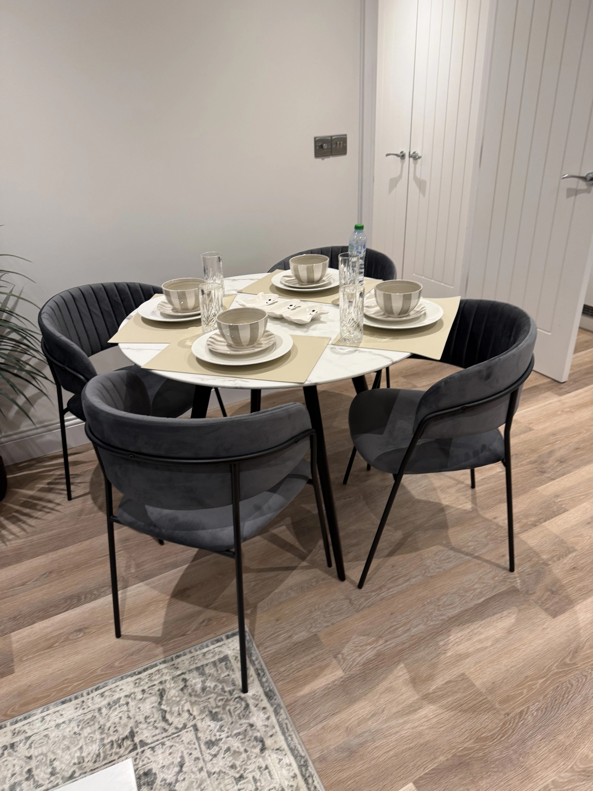 The Cosy Quayside Apartment - Two bedroom/Parking in Trinity Point Building DA11 0FD - Property image 66 - VivreStays