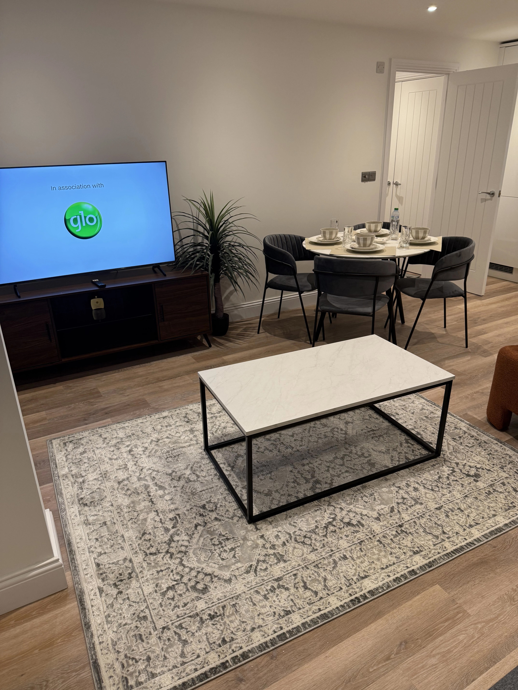 The Cosy Quayside Apartment - Two bedroom/Parking in Trinity Point Building DA11 0FD - Property image 67 - VivreStays